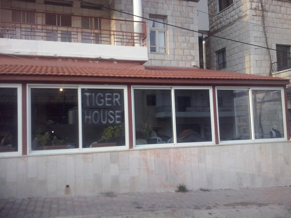 Tiger House Guest House Bsharri Bagian luar foto